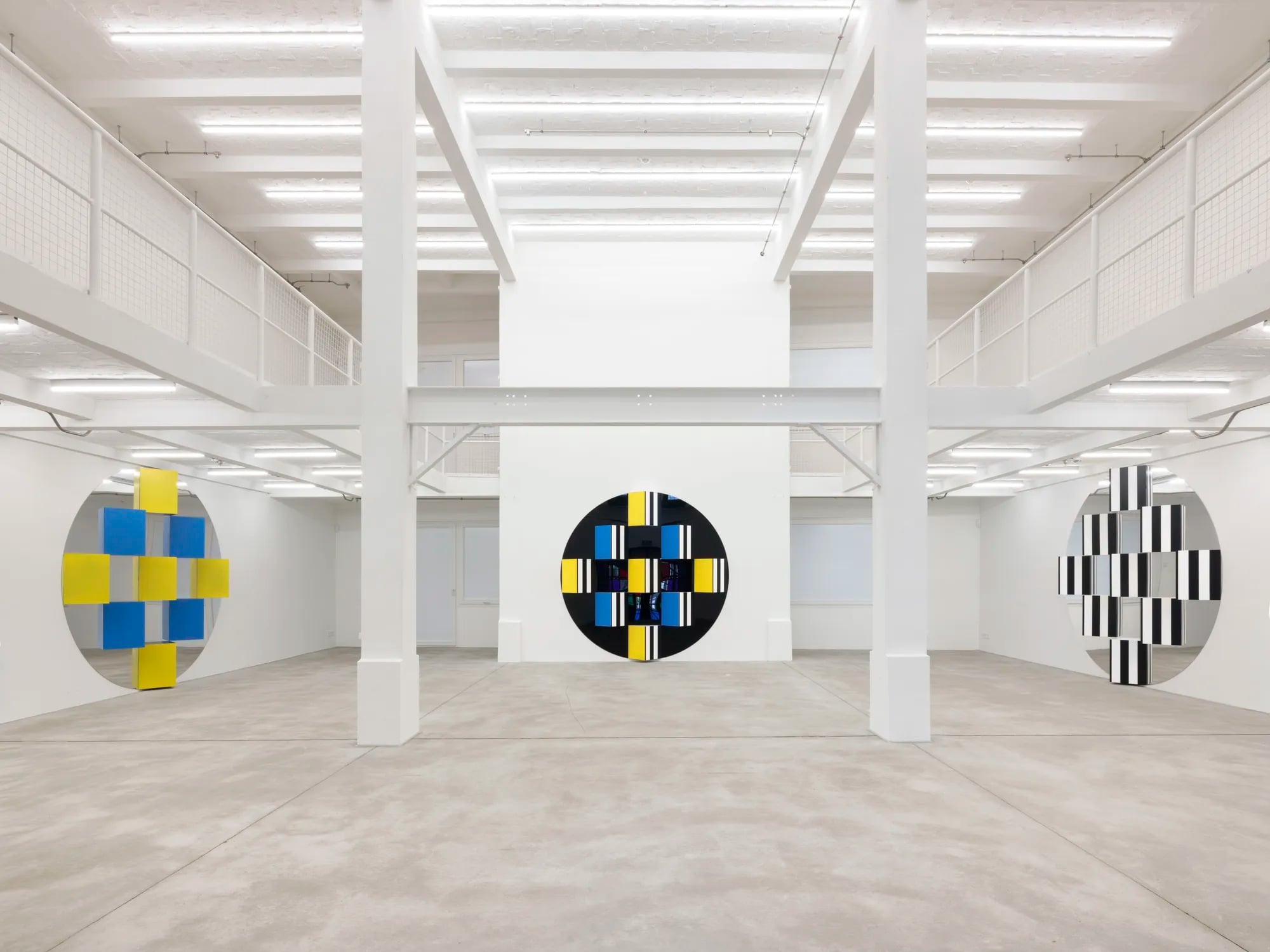 Daniel Buren: Trois en Un, hauts-reliefs, travaux situés