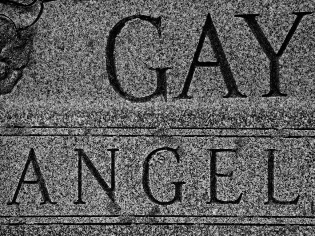 GRAVES, HOLES, AND MYTHOGRAPHIES