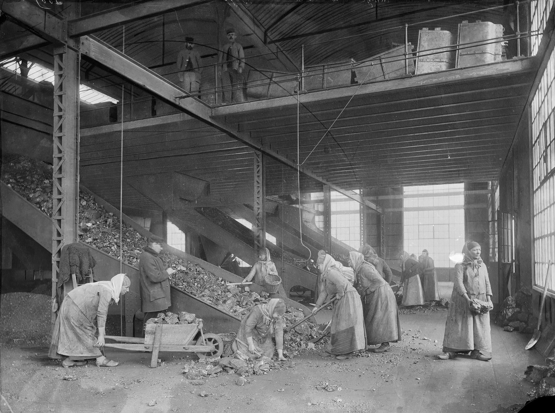Aux origines du photoreportage : les mines de Bruay par l’atelier Nadar